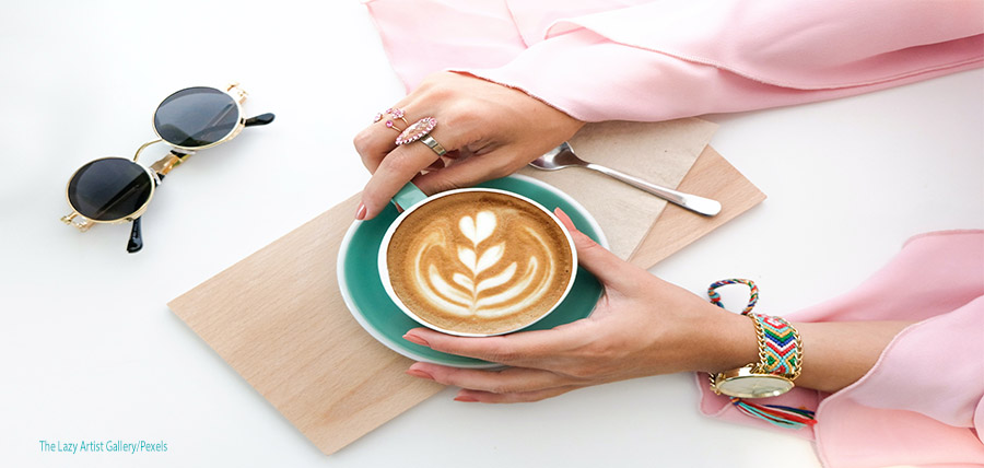 Τα καλά και κακά του καφέ στην υγεία μας Πόσους καφέδες μπορούμε να πίνουμε; article cover image
