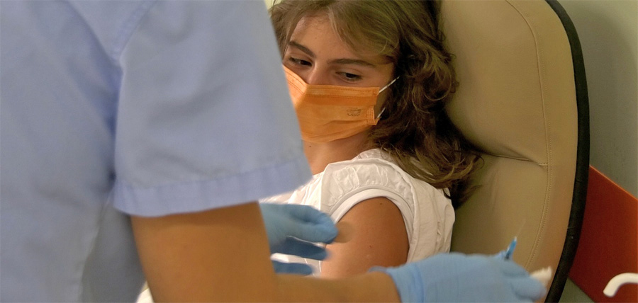 Εμβολιάστηκε η πρώτη 15χρονη στο νομό Λάρισας (ΒΙΝΤΕΟ) cover image
