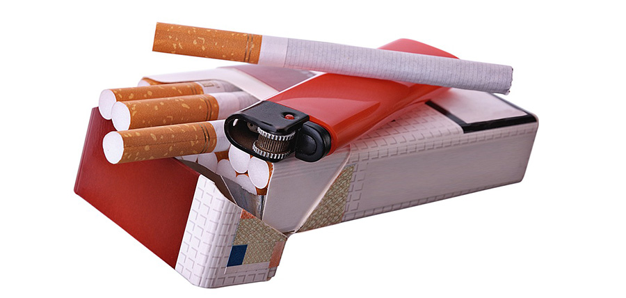 Κορωνοϊός: Οι καπνιστές κινδυνεύουν περισσότερο ή όχι; cover image