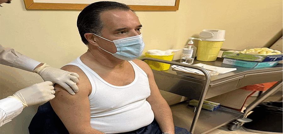 Εμβολιάστηκε κατά του COViD-19 ο Άδωνις Γεωργιάδης cover image